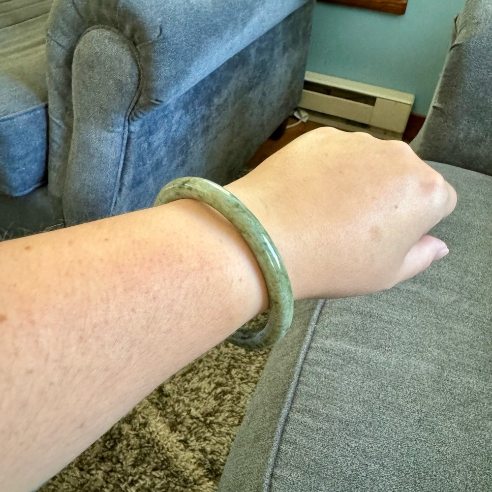Green jadeite bangle - Picture 3 of 4